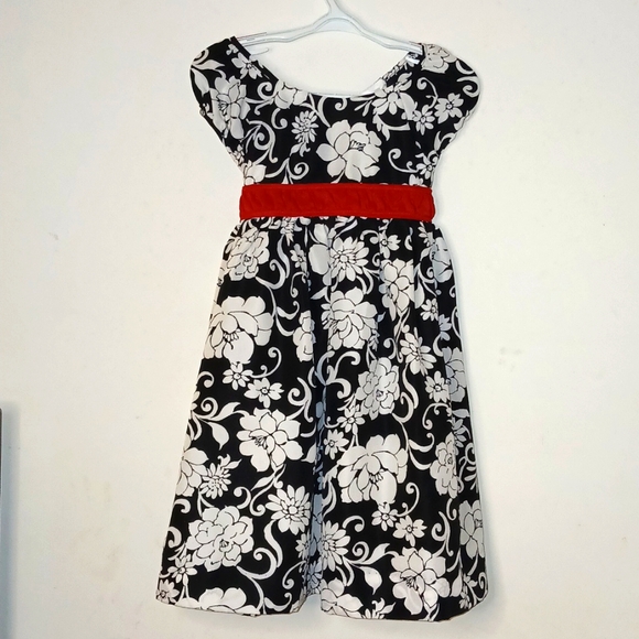 jillians closet Other - Jillians Closet girls floral black & White print with a red belt dress | Size 4T